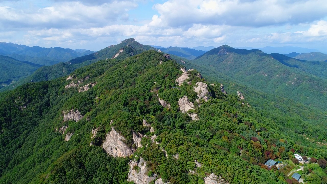 韩国庆尚北道尚州市的群山景岳正寺视频素材