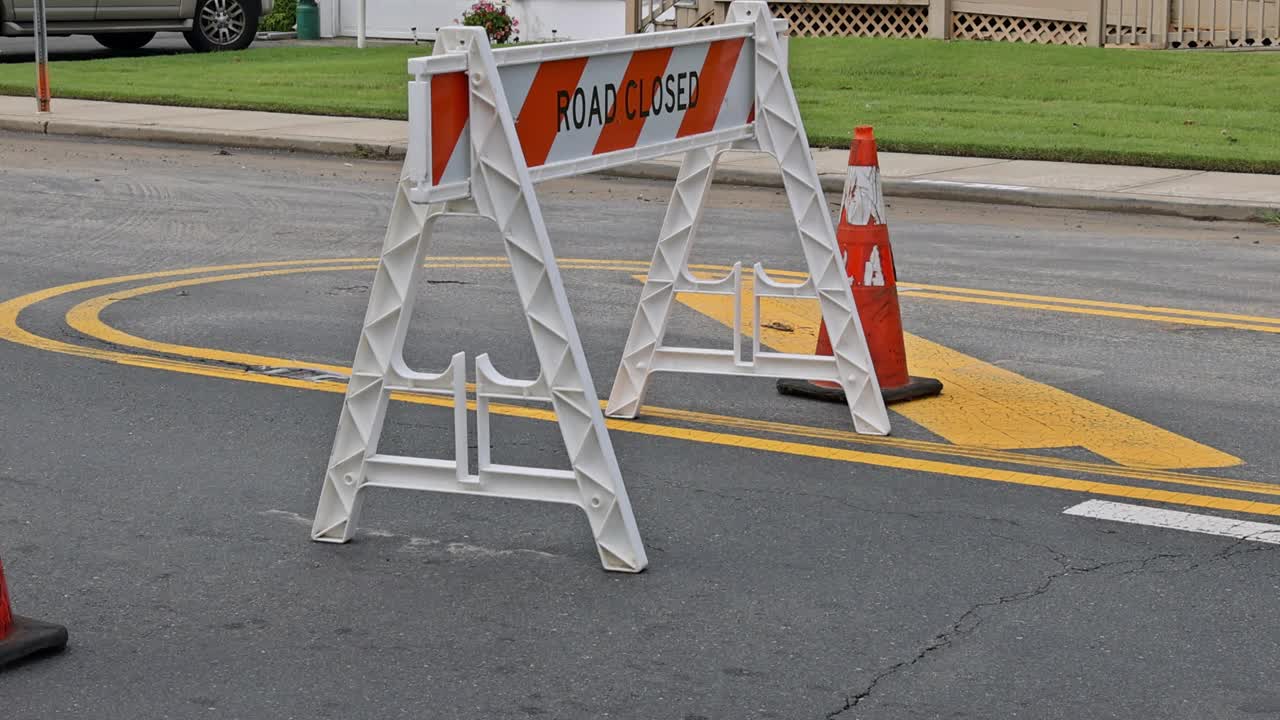 道路维修封闭标志视频素材