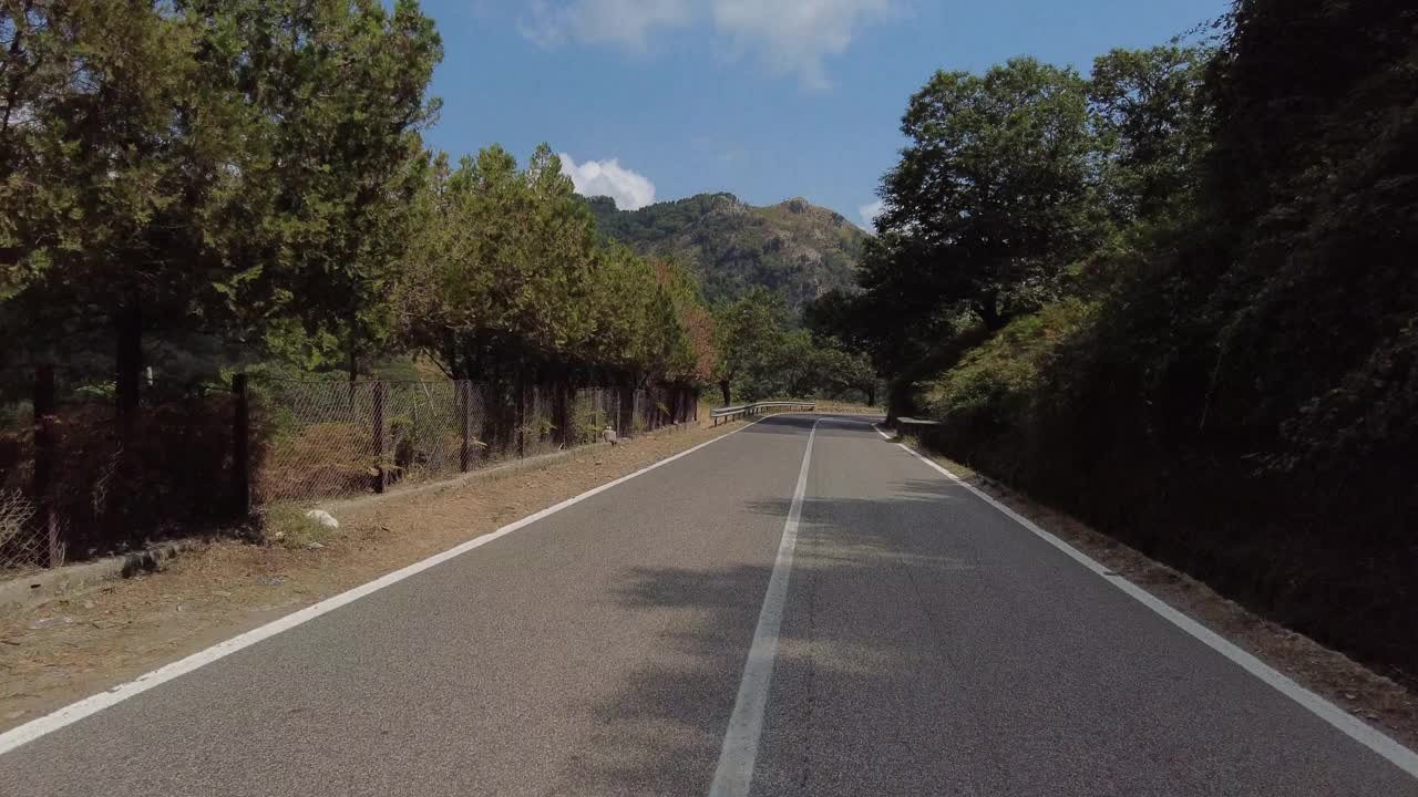 山路波光粼粼，面朝大海视频素材