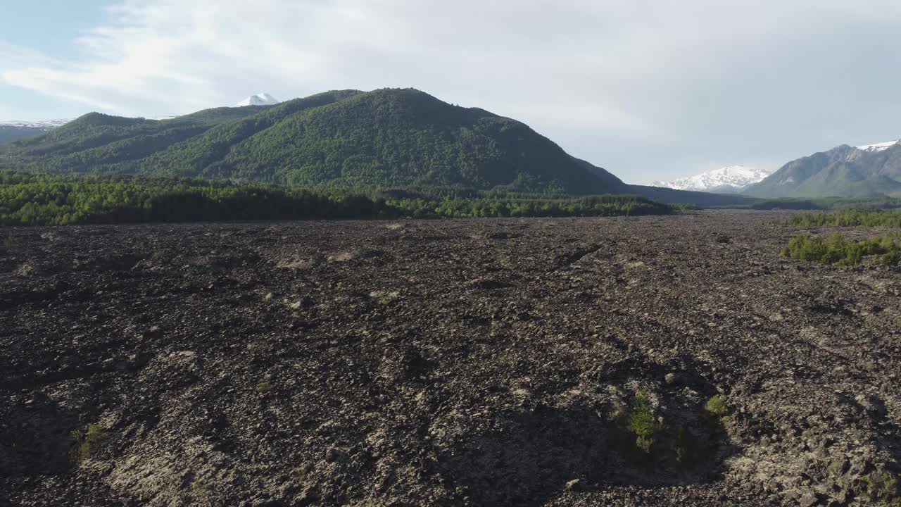 Conguillio国家公园的熔岩平原视频素材