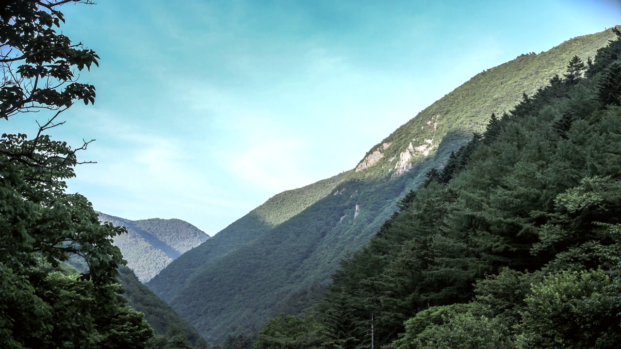 阴影下的德杭山/江原三陟市，韩国视频素材