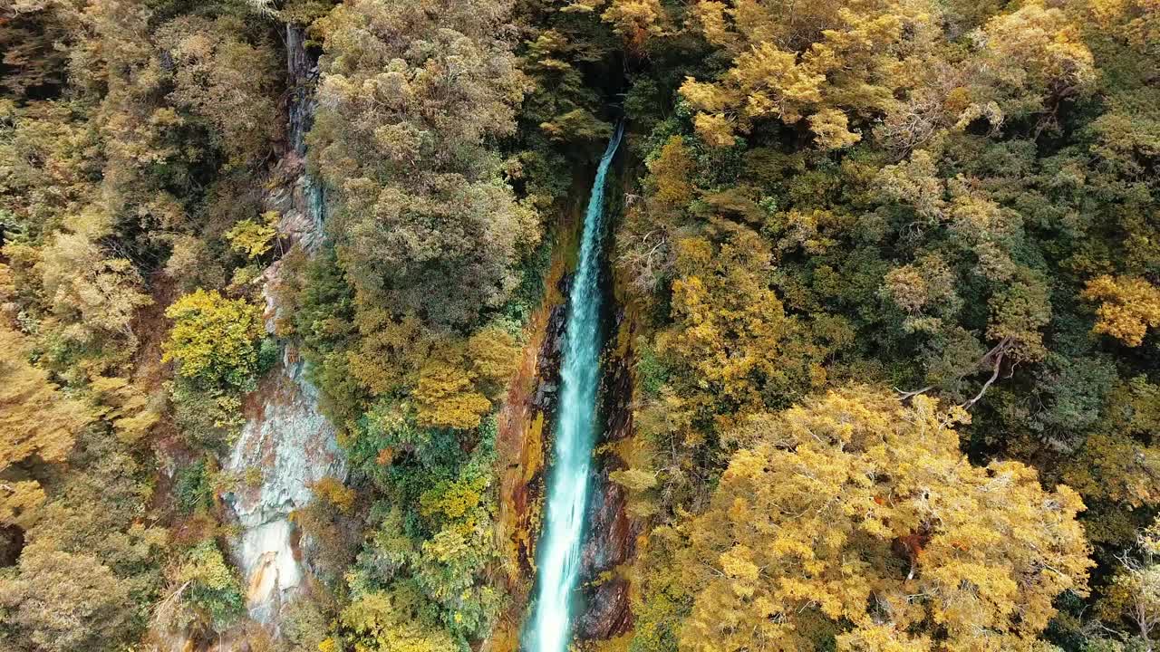 雷溪瀑布，鸟瞰图视频素材