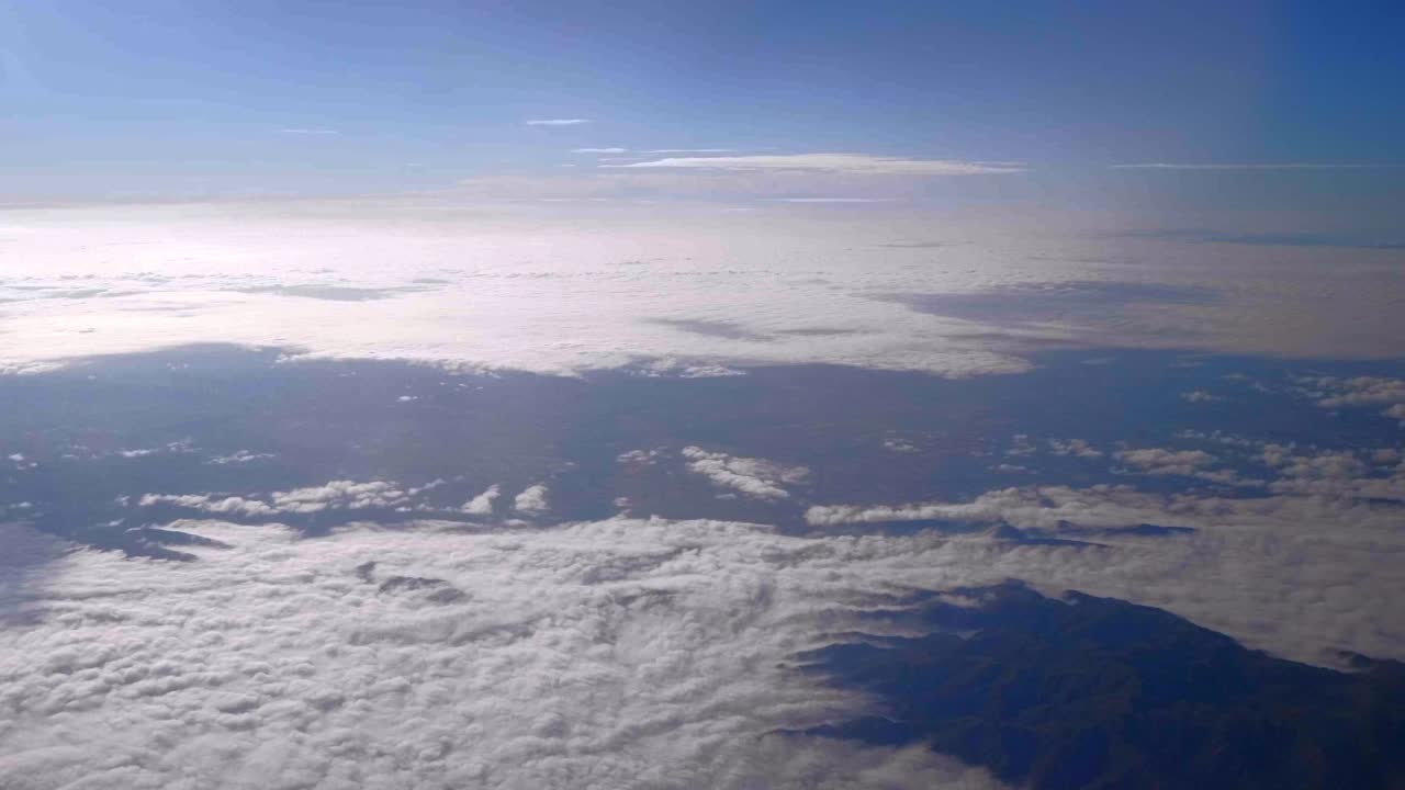 从飞机窗口看天空视频素材