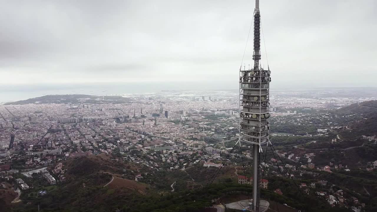 Tibidabo，巴塞罗那鸟瞰图。视频素材