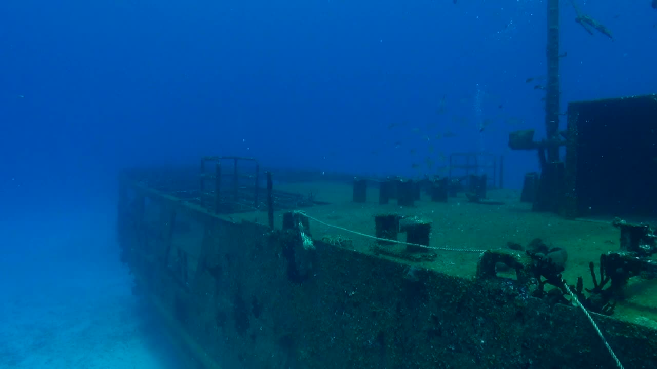 海难右舷图视频素材