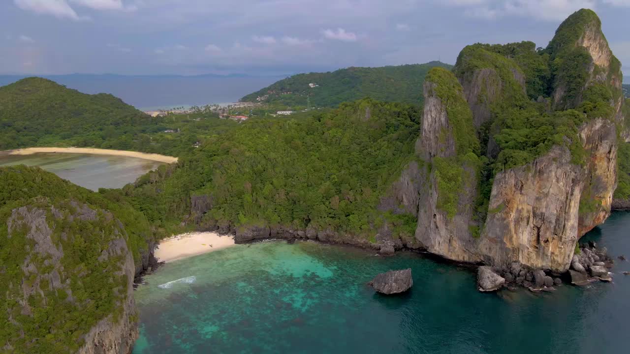 泰国甲米岛，无人机鸟瞰皮皮岛视频素材