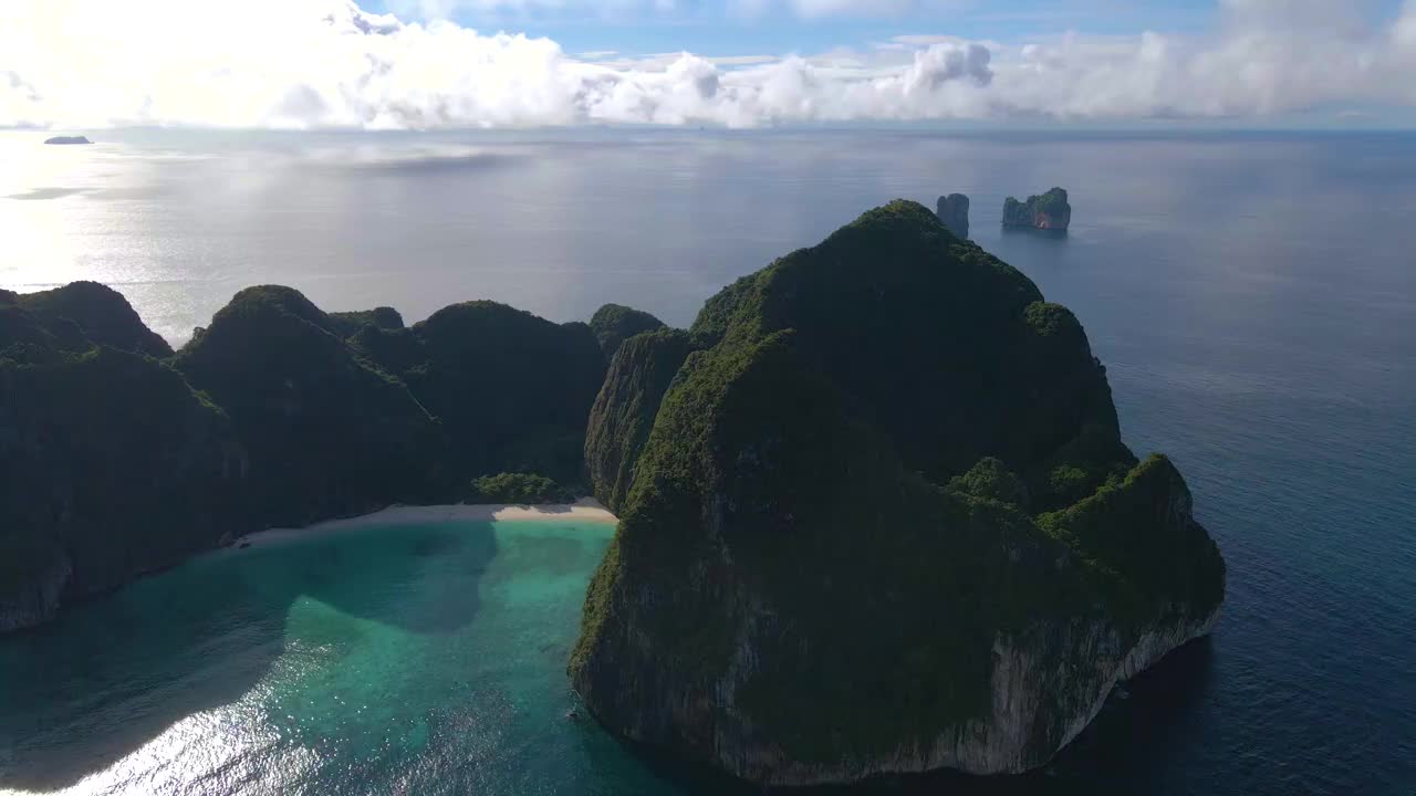 泰国甲米岛，无人机鸟瞰皮皮岛玛雅湾视频素材