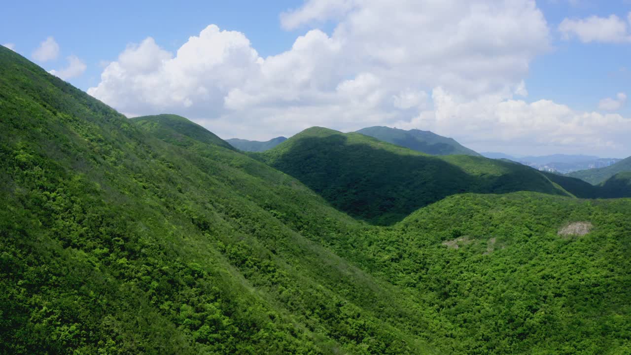 美丽的风景。双子山的自然风光视频素材