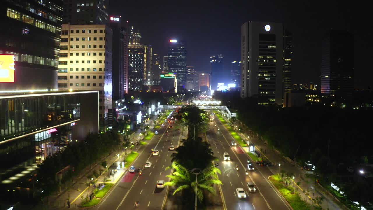 雅加达夜间道路交通鸟瞰图视频素材