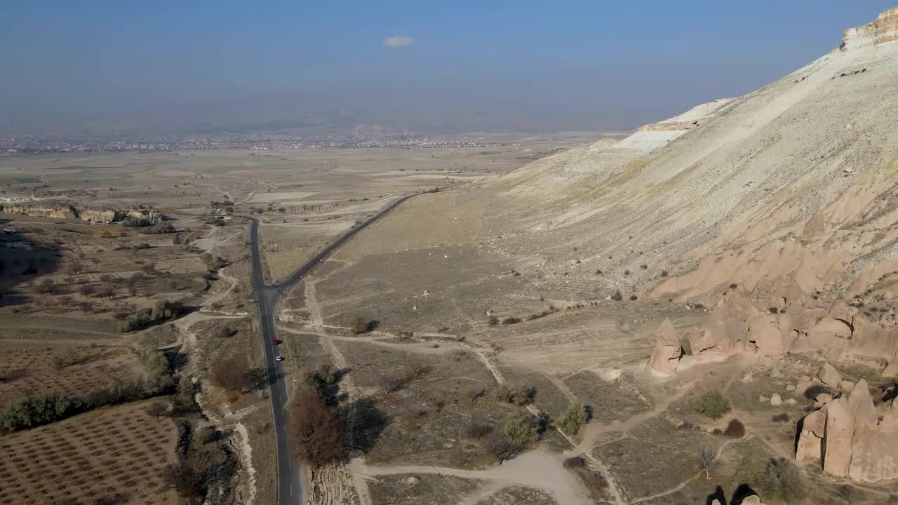 卡帕多西亚泽尔夫山谷鸟瞰图。无人机拍摄的戈尔梅国家公园视频素材