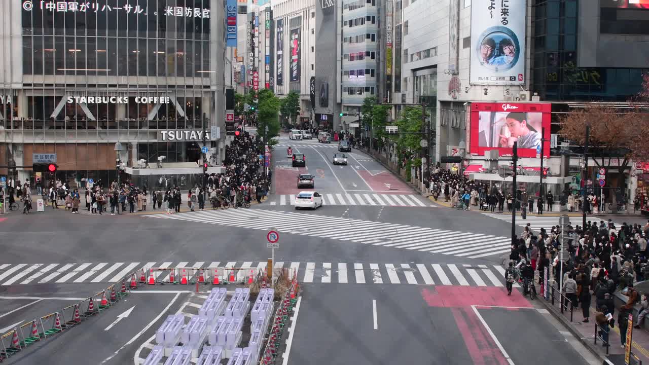 东京涩谷的紧急十字路口视频素材