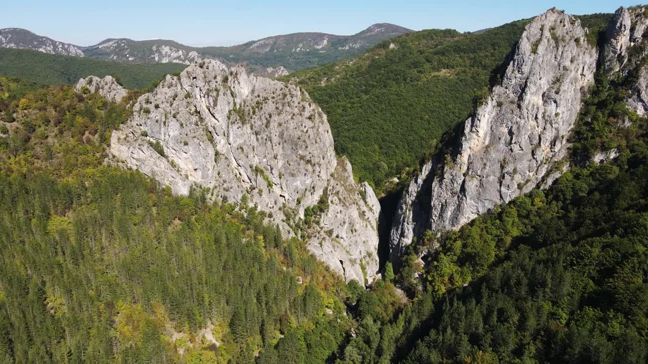 保加利亚Tran镇附近的Erma河峡谷视频素材