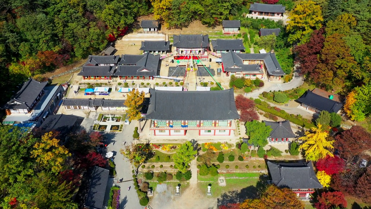 韩国京畿道南杨州市奉仙寺的秋景视频素材