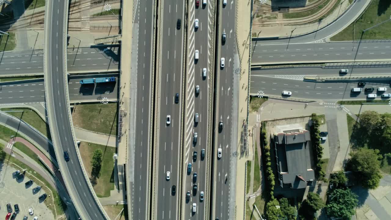 欧洲汽车高速公路立交多路交通鸟瞰图视频素材