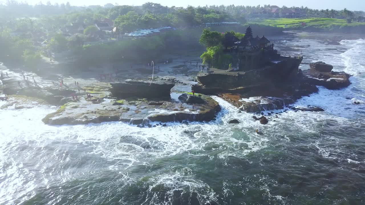 空中风光秀丽的塔纳罗寺视频素材