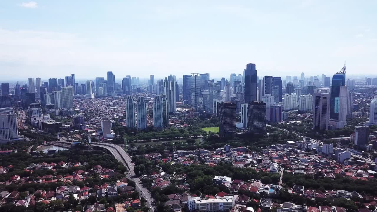 清晨空中的城市美景视频素材