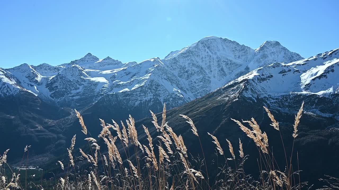 俄罗斯高加索山脉的美丽景色视频下载