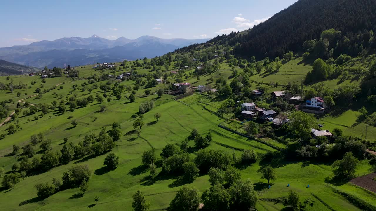 山村和高山草甸视频素材