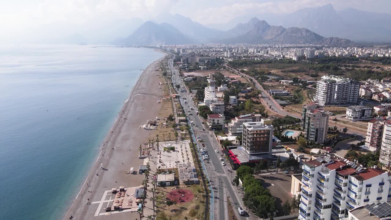 安塔利亚——土耳其夏季的度假城市，鸟瞰图视频素材