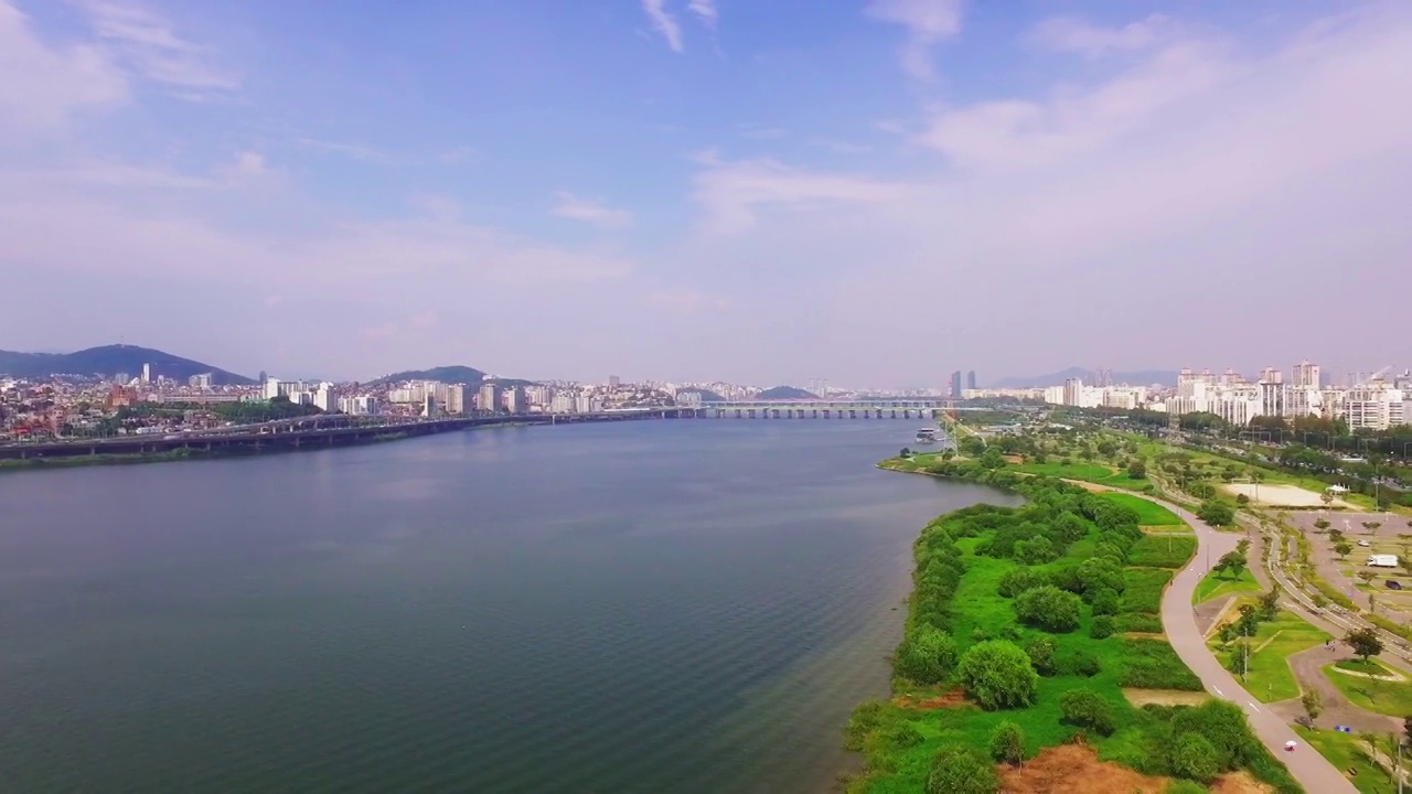 韩国首尔，江边北路附近的N首尔塔和汉江盘浦大桥/龙山区和瑞草区视频素材