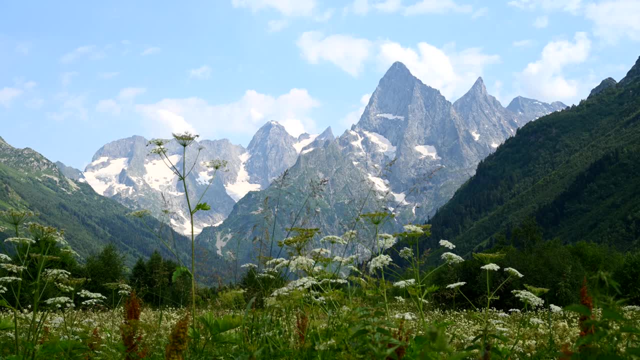 夏季山峰景观的时间间隔视频下载