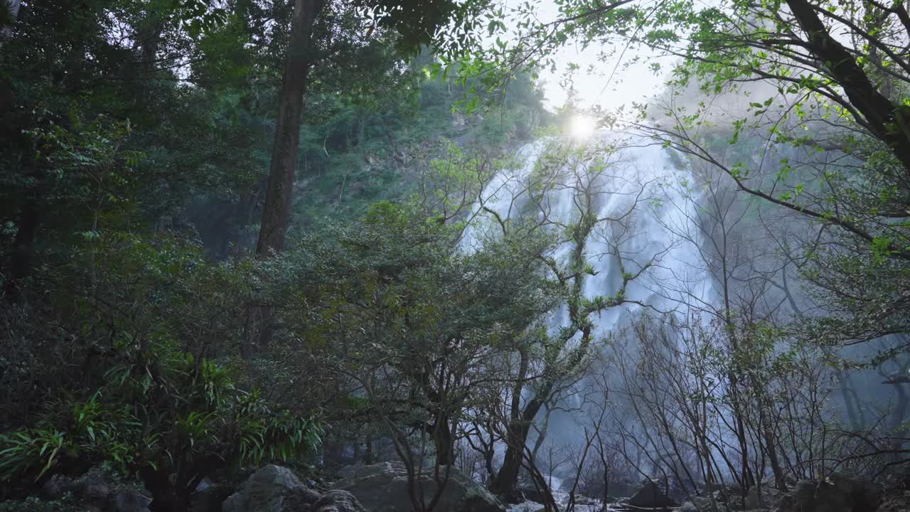 美丽的孔龙兰瀑布视频素材