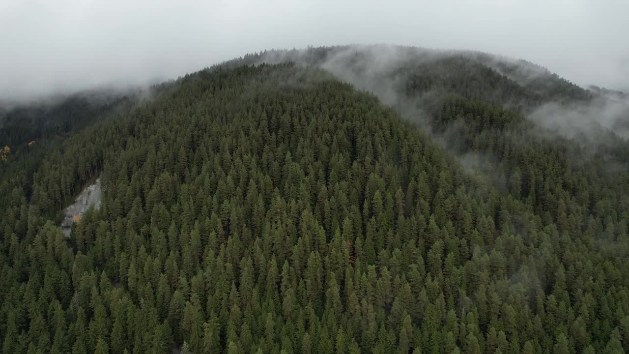 萨伏萨特卡拉戈尔湖秋季无人机视频艺术在土耳其视频素材