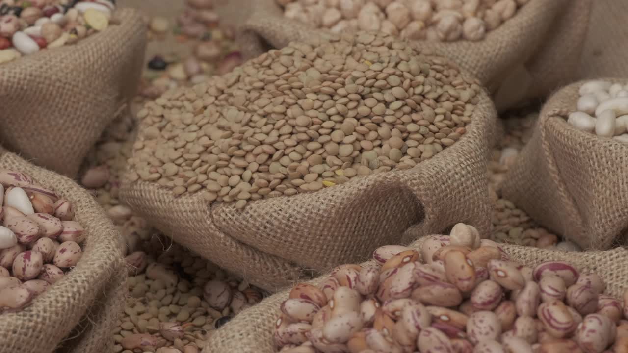 干扁豆黄麻豆类碗，地中海素食素食健康食品蛋白质视频素材