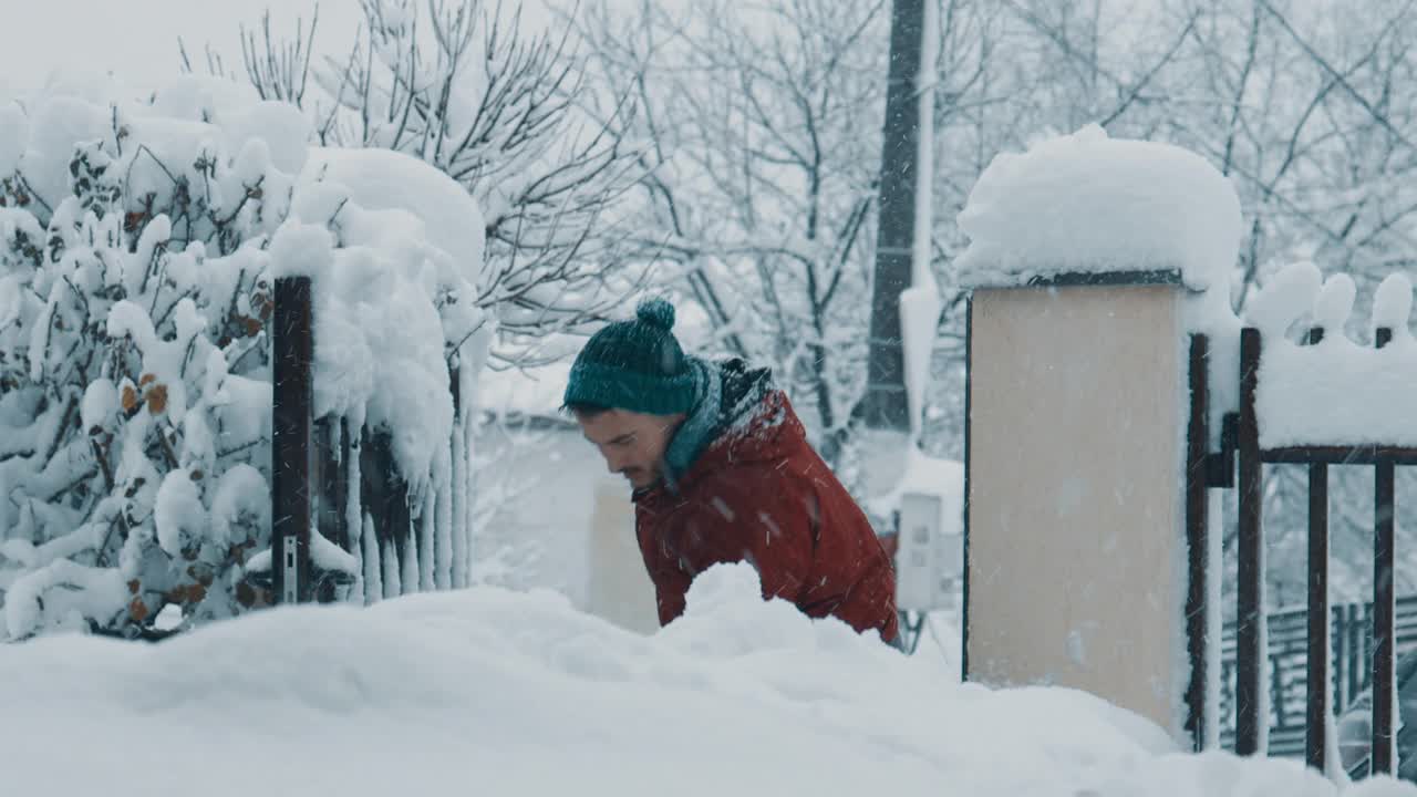 雪打扫一天视频素材