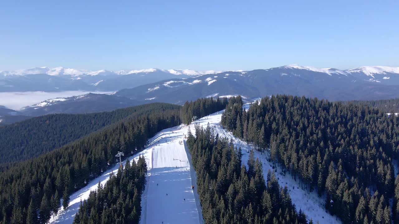 乌克兰滑雪胜地鸟瞰图视频素材