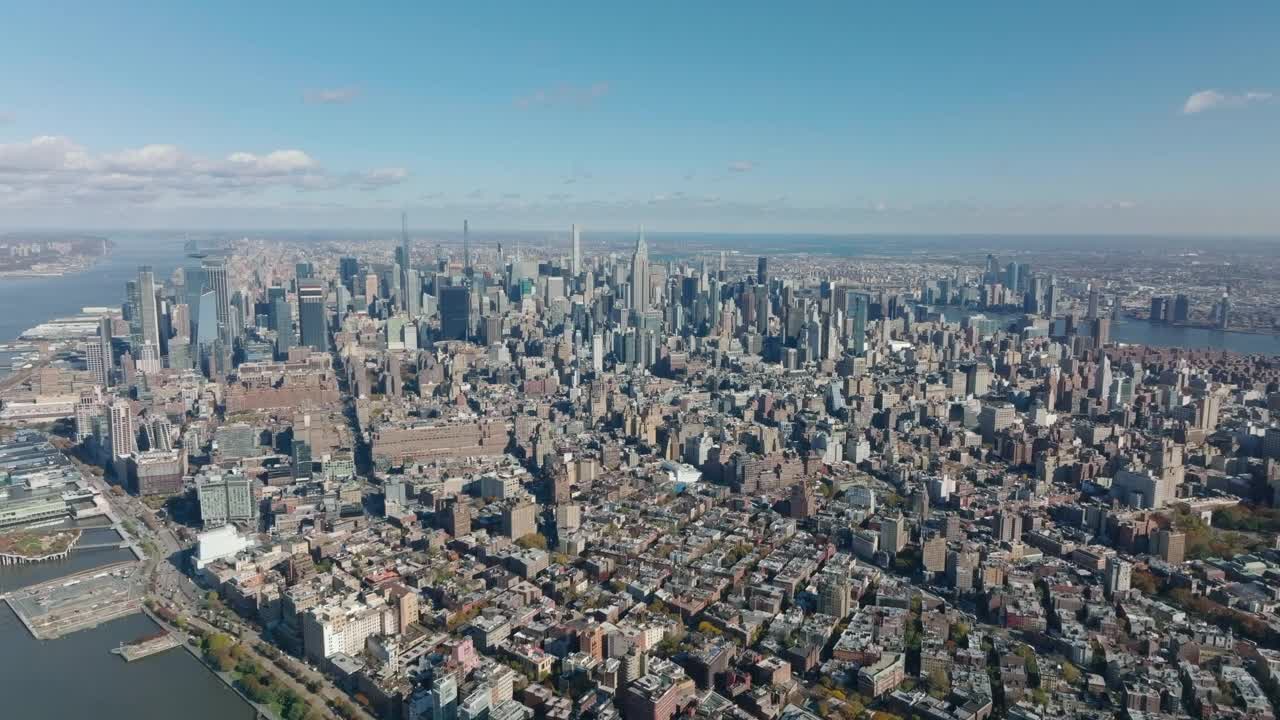 城市的空中全景镜头。市中心的高楼大厦。曼哈顿，美国纽约市视频素材