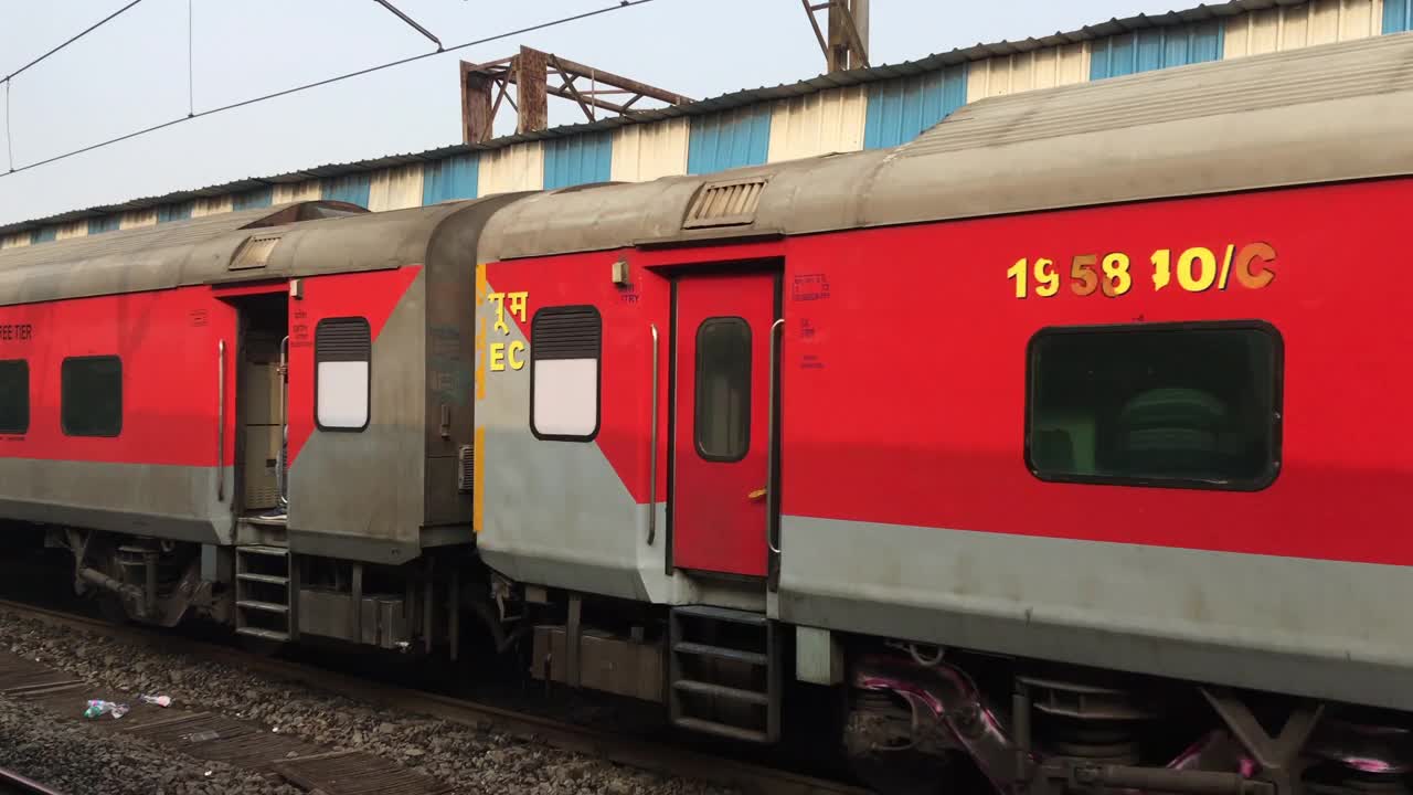 Rajendra Nagar Patna到Lokmanya Tilak Term train Living Kalyan视频下载