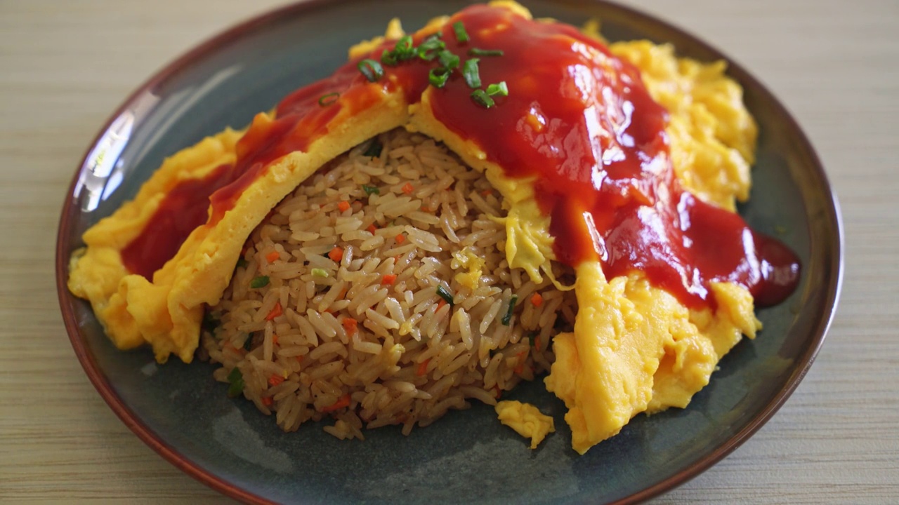 日式风味煎蛋卷炒饭-亚洲风味视频素材