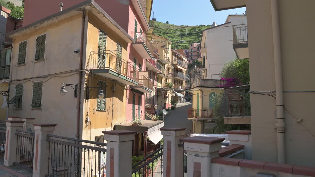 - Manarola, Liguria，意大利。琼2020年间。视频素材