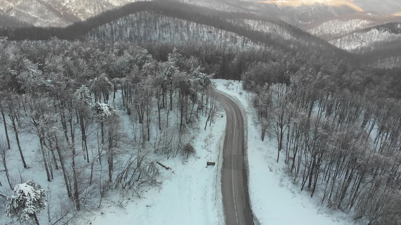 冬季道路鸟瞰图视频素材