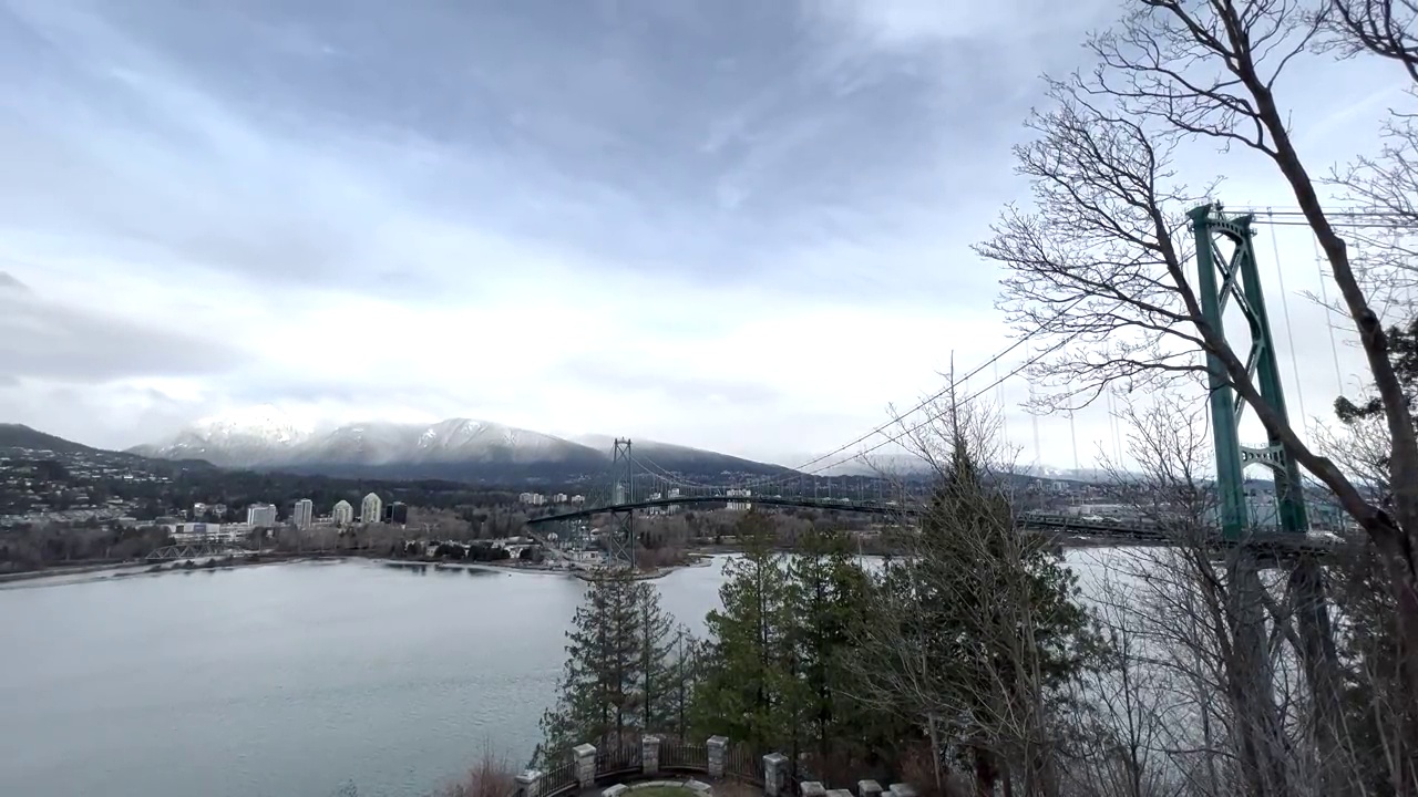 西温哥华和狮门桥的风景，背景是松鸡山视频素材