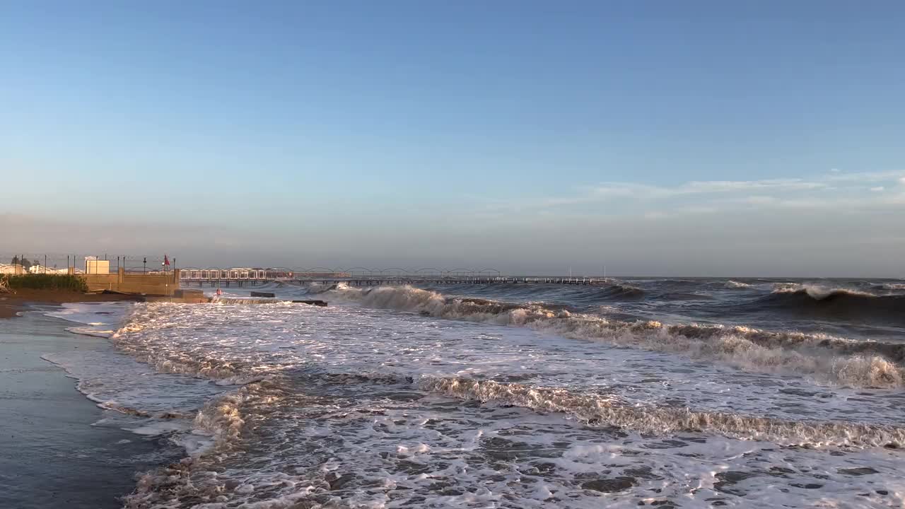 风暴后的巨浪视频素材