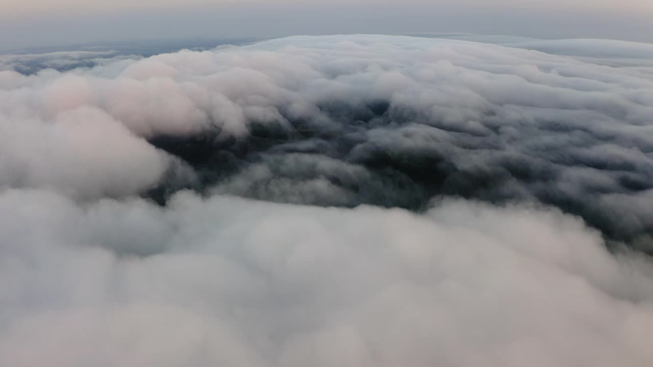 空中拍摄美丽的白色云景-图林根州，德国视频素材