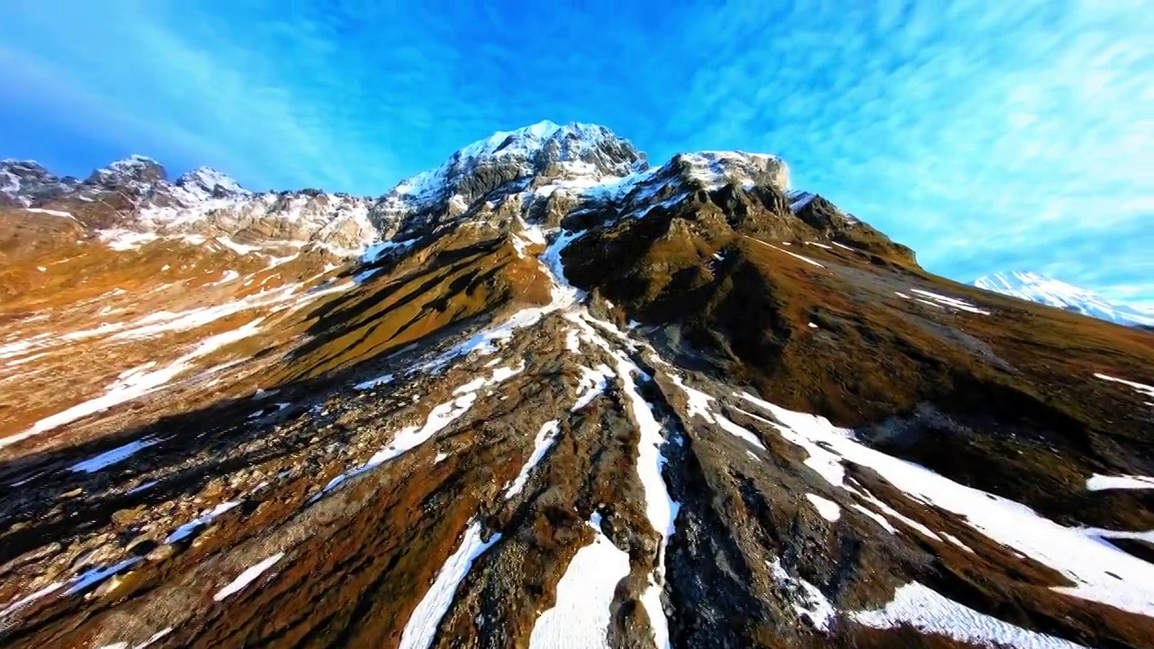 在阳光明媚的一天，空中前进美丽的欧洲阿尔卑斯山-萨瓦，法国视频素材