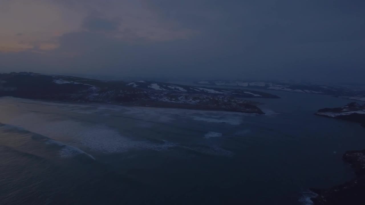 人类大脑在海景上的动画视频素材