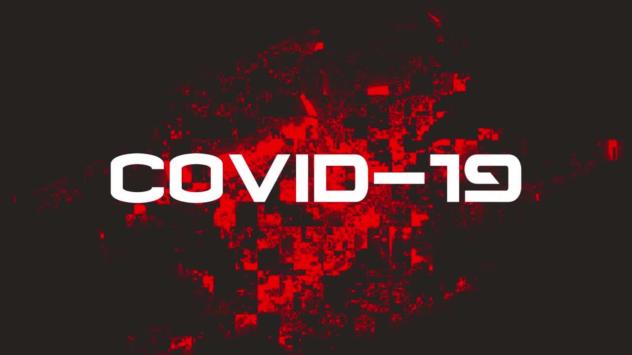 covid - 19文本动画超过黑色背景上的警告标志视频素材