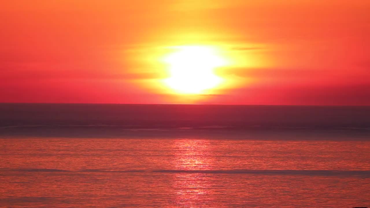 秋田县，日穗市
海上的日落视频素材