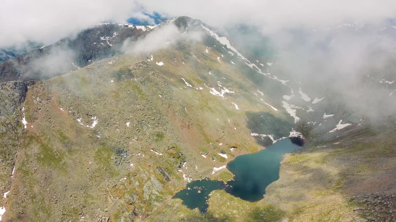 从科罗拉多州埃文斯山鸟瞰风景视频素材