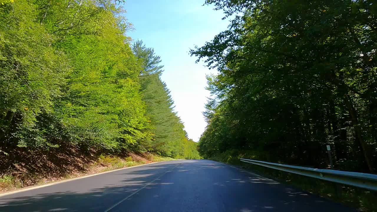 夏天的公路旅行视频素材