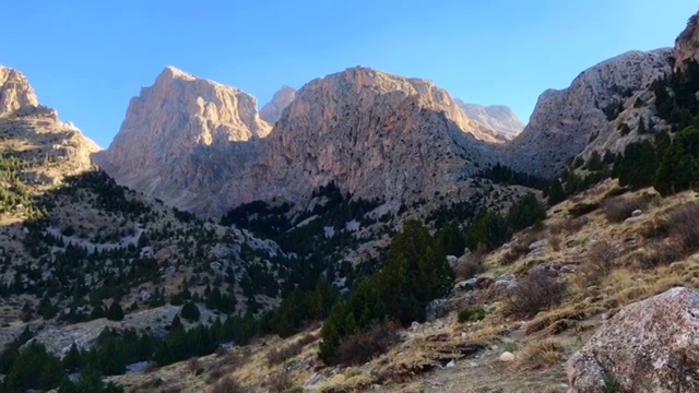 阿拉达格拉山脉和埃姆利山谷视频素材