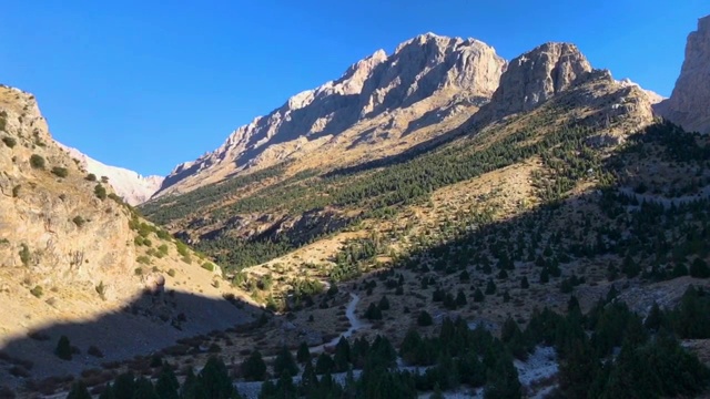 阿拉达格拉山脉和埃姆利山谷视频素材