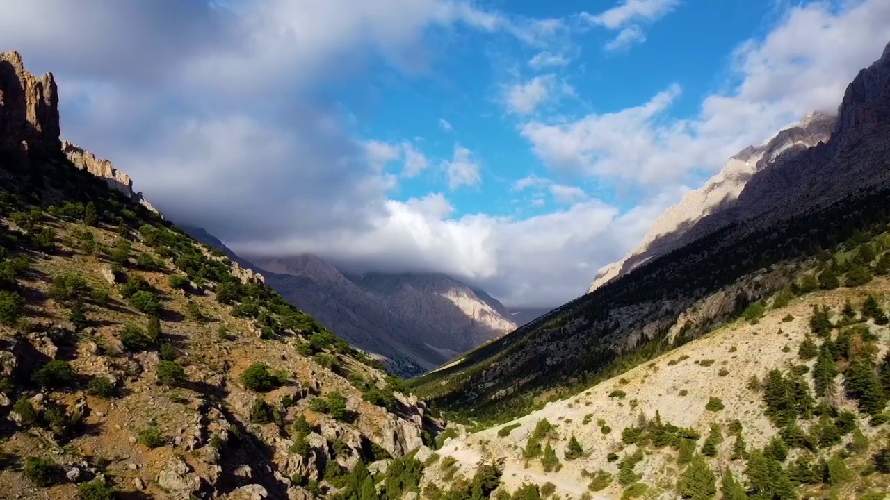 阿拉达格拉山脉和埃姆利山谷视频素材