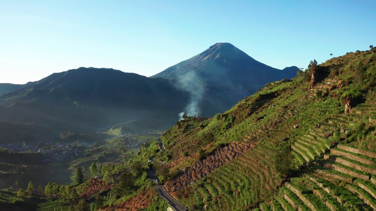 迪昂高原与山多洛山背景视频素材