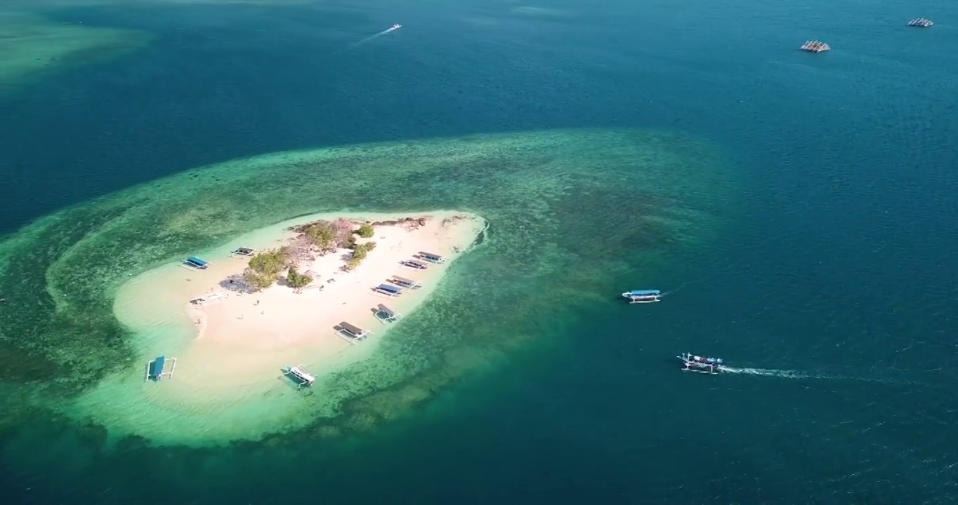 Gili Kedis岛美丽的空中景观视频素材