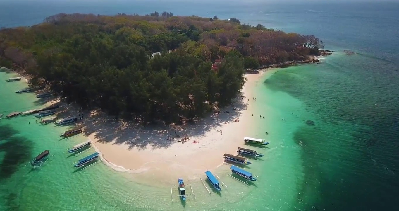 Gili Nanggu岛的鸟瞰图视频素材